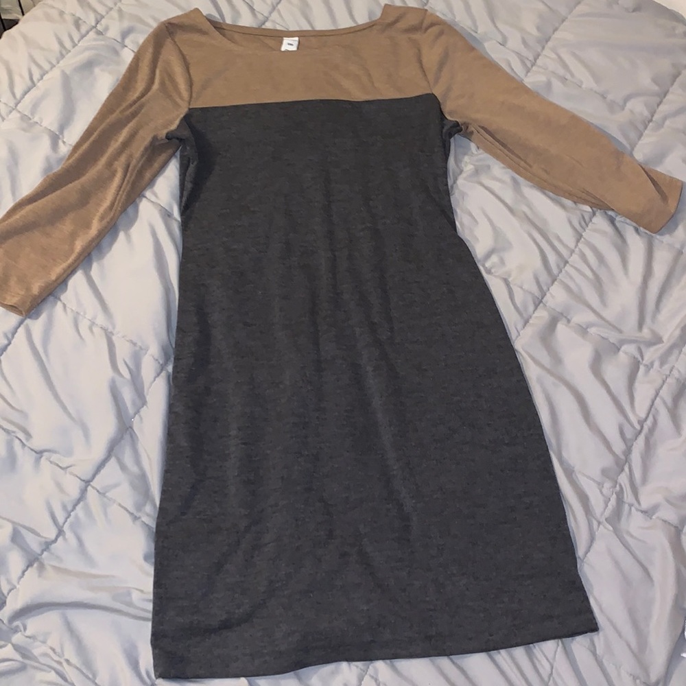 🎉5️⃣ for 2️⃣5️⃣ 🎉
 khaki and dark grey color block dress